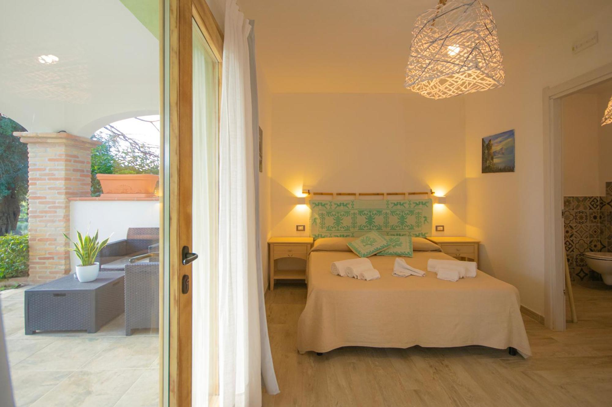 Hotel Essenza Di Mirto La Caletta Quarto foto